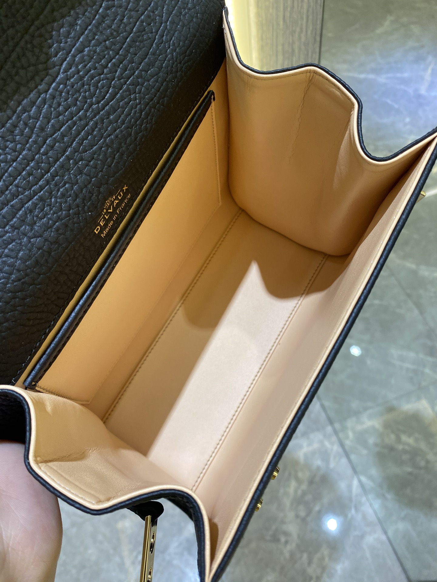 델보 톰페뜨 PM 토트백